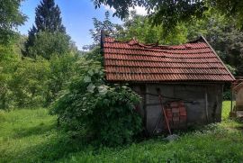 TEREN S UCRTANIM STAMBENIM I GOSPODARSKIM OBJEKTOM, Vrbovsko, Zemljište