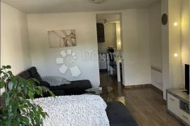 PRILIKA! Apartman Novi Vinodolski 50m od mora, Novi Vinodolski, Wohnung