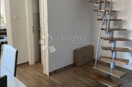 PRILIKA! Apartman Novi Vinodolski 50m od mora, Novi Vinodolski, Wohnung