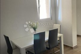 PRILIKA! Apartman Novi Vinodolski 50m od mora, Novi Vinodolski, Wohnung