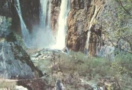 Kuća u turističkom naselju s velikom okućnicom - Plitvice, Rakovica, Casa