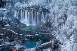 Kuća u turističkom naselju s velikom okućnicom - Plitvice, Rakovica, بيت