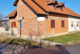Stambeno - poslovna zgrada - Vukovar (Borovo Naselje), Vukovar, Haus