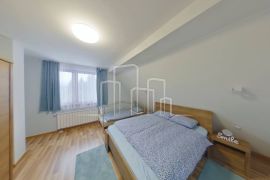 Vikend objekat sa 5 apartmana i garažom, Travnik, Kuća