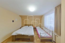 Vikend objekat sa 5 apartmana i garažom, Travnik, Ev