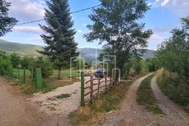 Zemljište 799m2 sa upisanim objektom 72m2 u osnovi Kijevo Trnovo, Trnovo, Land