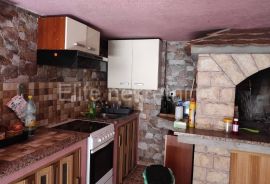 Jelenje, Podhum - prodaja kuće, 124m2, dvorište, parking!, Jelenje, House