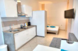 Stan + studio apartman u samom centru grada, Pula, Istra, Pula, Daire