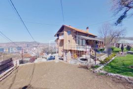 Kuća na dva sprata sa baštom i voćnjakom, Centar, Sarajevo Centar, Maison