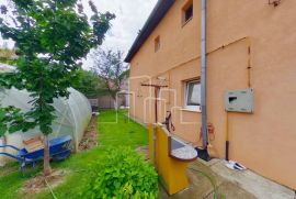 Kuća na dva sprata u naselju Osijek- Ilidža, Ilidža, Maison