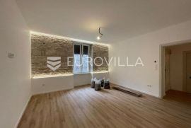 Istra, Pula, renoviran stan na top lokaciji, NKP 71,96 m2, Pula, Daire