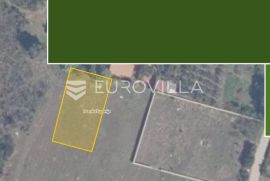Istra, Loborika, građevinsko zemljište pravilnog oblika NKP 850 m2, Marčana, Zemljište