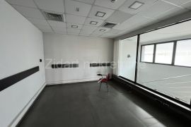Lux kancelarijski prostor u poslovnoj zgradi, Zemun, Batajnički drum, Zemun, Gewerbeimmobilie
