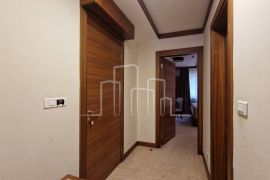 Opremljen apartman od 54m2 sprat 5 sa tri sobe i kaminom apart Hotel Vučko, Pale, Kвартира