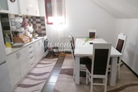 Medveđa, blizu centra, 95+65m2, 3.6 ari, pr+pk,sređena,odlična ID#1626, Medveđa, Famiglia