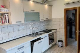 Stan u potkrovlju zgrade, Solin, Solin, Apartamento