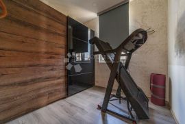 Predivna kuća sa 3 apartmana, Jasenice, Дом