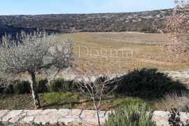 Poljoprivredno imanje sa kamenim objektom, Jasenice, Tierra
