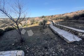 Poljoprivredno imanje sa kamenim objektom, Jasenice, Terreno
