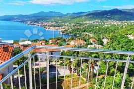 Stan s panoramskim pogledom i bazenom, Opatija, Appartment