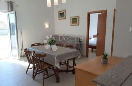 ROGOZNICA - PREDIVNA KUĆA 150M OD MORA, Rogoznica, Haus