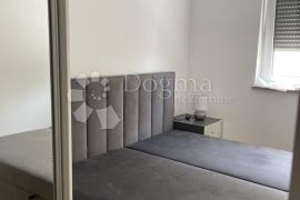 NOVOUREĐEN STAN U KOSTRENI, Kostrena, Appartement