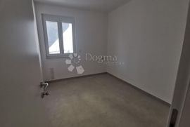 RIJEKA,KOSTRENA-Stan u novogradnji sa okućnicom i apartmanom, Kostrena, Apartamento