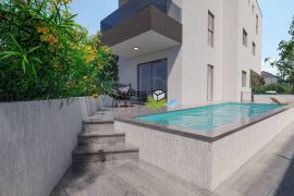 Istra, Pula, stan u prizemlju sa bazenom, 91m2, 2SS+DB, garaža, vrt, NOVO!! #prodaja, Pula, Appartement