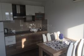 ROGOZNICA APARTMANSKA VILA S BAZENOM NA ODLIČNOJ LOKACIJI, Rogoznica, Σπίτι