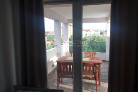 ROGOZNICA APARTMANSKA VILA S BAZENOM NA ODLIČNOJ LOKACIJI, Rogoznica, House