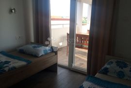 ROGOZNICA APARTMANSKA VILA S BAZENOM NA ODLIČNOJ LOKACIJI, Rogoznica, Famiglia