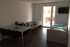 ROGOZNICA APARTMANSKA VILA S BAZENOM NA ODLIČNOJ LOKACIJI, Rogoznica, Famiglia