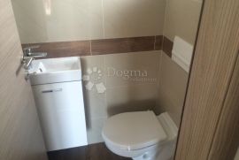 ROGOZNICA APARTMANSKA VILA S BAZENOM NA ODLIČNOJ LOKACIJI, Rogoznica, Дом