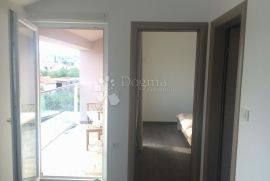 ROGOZNICA APARTMANSKA VILA S BAZENOM NA ODLIČNOJ LOKACIJI, Rogoznica, Haus