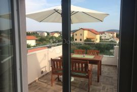 ROGOZNICA APARTMANSKA VILA S BAZENOM NA ODLIČNOJ LOKACIJI, Rogoznica, Σπίτι