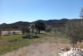 UNIKATNA LUKSUZNA VILA I HACIJENDA NA 45.000 M2, Vodice, Дом