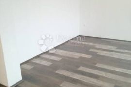 Poslovni prostor 104 m², Viškovo, Εμπορικά ακίνητα