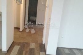 Poslovni prostor 104 m², Viškovo, Εμπορικά ακίνητα