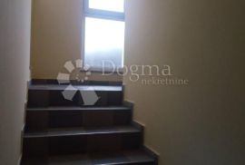 Apartmanska kuća na atraktivnoj lokaciji, Ližnjan, Σπίτι