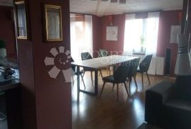 Apartmanska kuća na atraktivnoj lokaciji, Ližnjan, Σπίτι