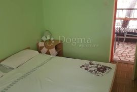 KUĆA BIOGRAD NA MORU ODLIČNA LOKACIJA I PRILIKA ZA BUTIK HOTEL, Biograd Na Moru, Σπίτι