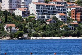 Kuća s pet uređenih apartmana, Trogir, Ev