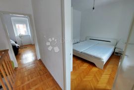 Adaptirana kuća u nizu sa dva apartmana, Baška, Haus