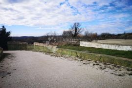 SVETVINČENAT, započeta gradnja kuće sa bazenom, Svetvinčenat, Land