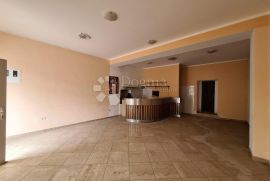 Poslovni prostor u centru grada!, Pula, Commercial property