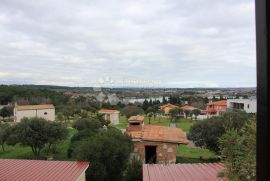 Poslovno-stambeni objekt na brežuljku sa prekrasnim pogledom na more!!!, Medulin, Kuća