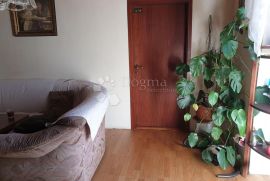 Etaža sa ogromnom okućnicom i garažom, Viškovo, Flat