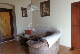 Etaža sa ogromnom okućnicom i garažom, Viškovo, Appartment