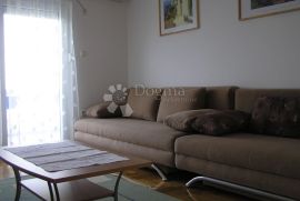 Selce - apartman u centru, 60 metara od plaže, Crikvenica, Apartamento