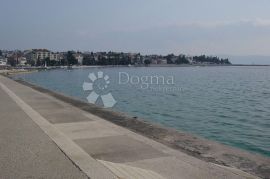 Selce - apartman u centru, 60 metara od plaže, Crikvenica, Flat